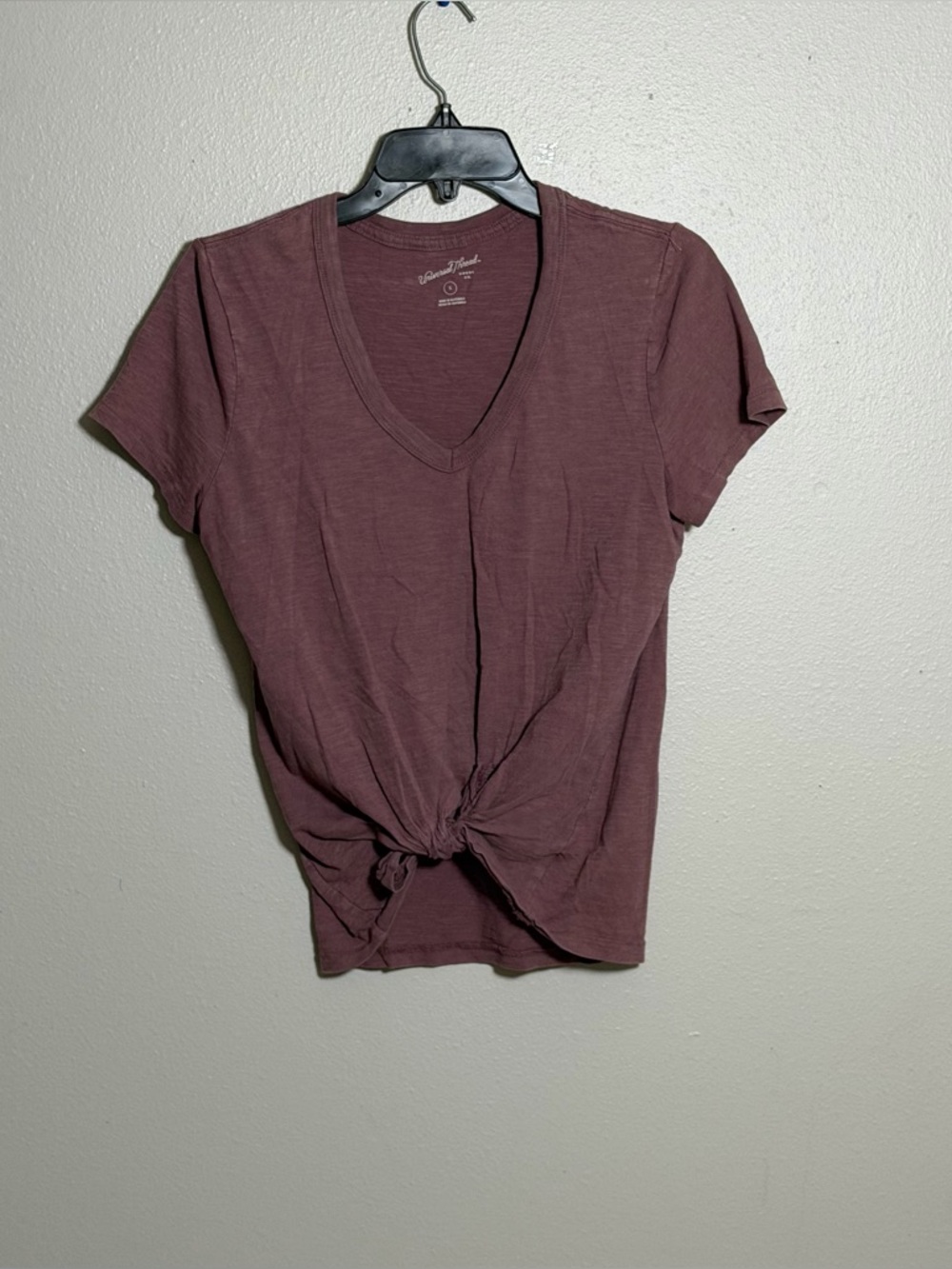 Universal Thread Women's Minimalist V-Neck Tie-Front Tee Brown/Burgundy size S
